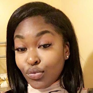 Meet your Posher, Monique